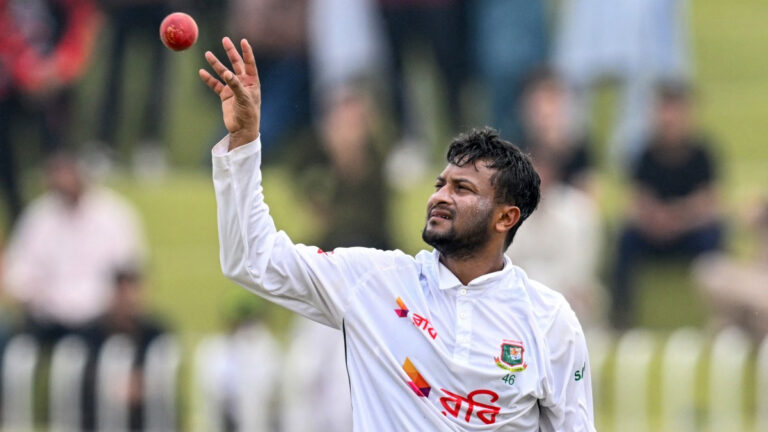 ভারত সফরের পর সাকিবের ভবিষ্যৎ নিয়ে সিদ্ধান্ত নেবে বিসিবি